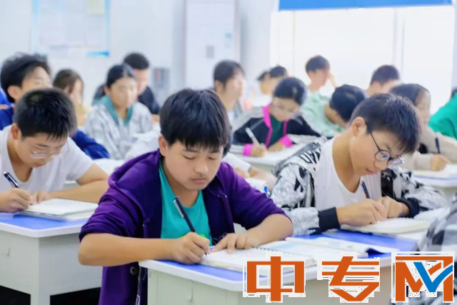 中專升大專的方法，初中生及家長速看！_西安醫(yī)藥科技職業(yè)學校